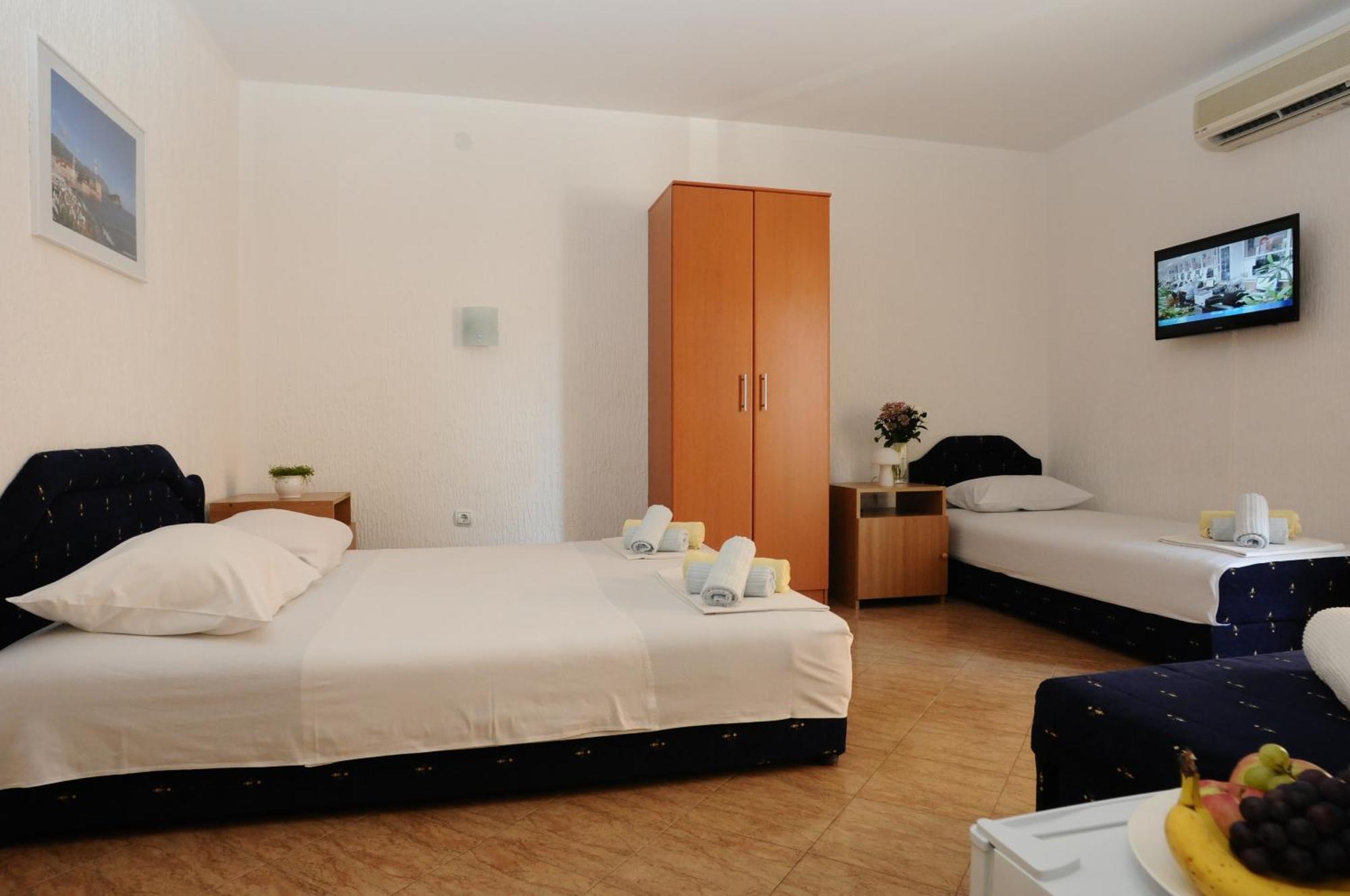 Budva Inn Guest House ภายนอก รูปภาพ