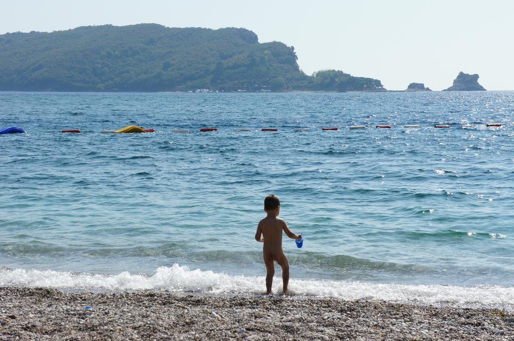 Budva Inn Guest House ภายนอก รูปภาพ